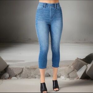 JUDY BLUE Jeans Womens Size 13/31 Light Blue Wash High Rise Cropped Pull On EUC